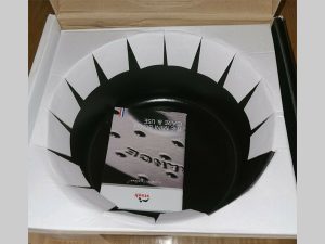 Nồi gang Staub Round Cocotte Grey 24cm 9 ben trong vo hop noi gang staub round cocotte grey 24cm