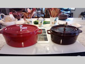 Nồi gang Staub Oval Cocotte Black 37cm 5 san pham noi gang staub oval cocotte black 37cm