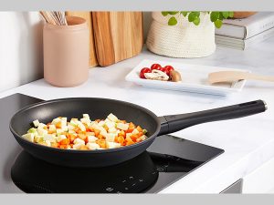 su dung chao nhom chong dinh zwilling madura nonstick fry pan 20cm