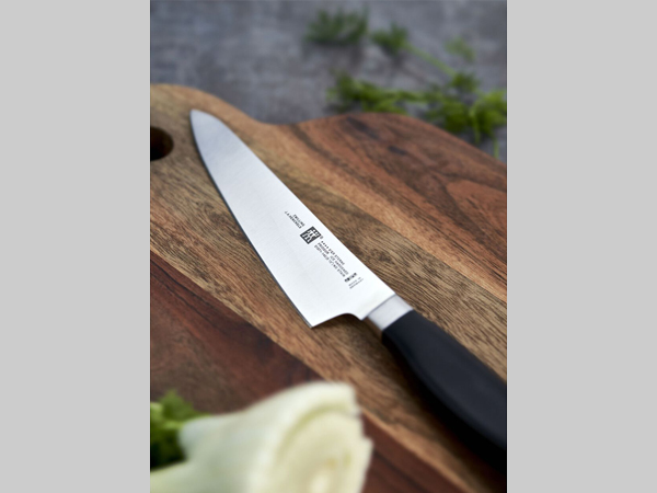 hinh anh thuc te dao zwilling chef compact four star 14cm