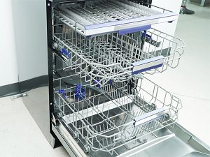 Máy rửa bát Bauer SBW6BEU15F 4 khay chua do may rua bat bauer sbw6beu15f