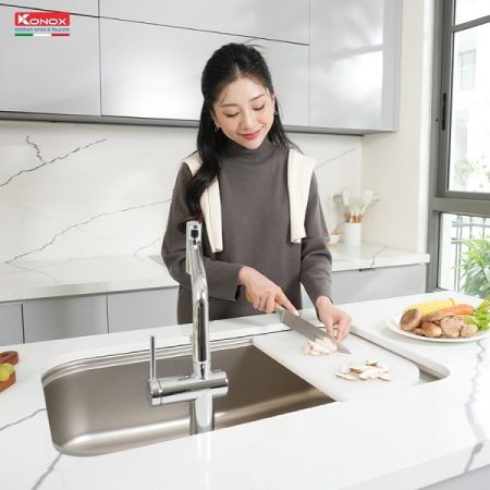 chau rua bat 1 ho chong xuoc phong cach nhat Konox Tari 7861SR 5