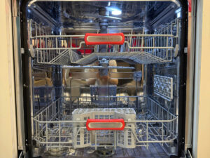 máy rửa bát munchen M6002T02EU gian rua