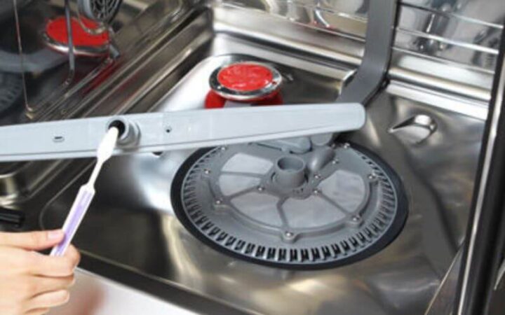 Cách vệ sinh máy rửa bát đúng cách từ A Z [2026] tay phun